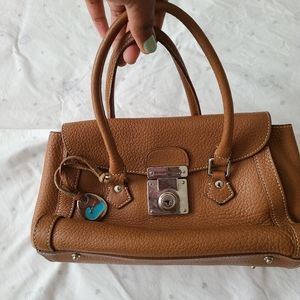 Dooney and Bourke keyhole bag CANT OPEN